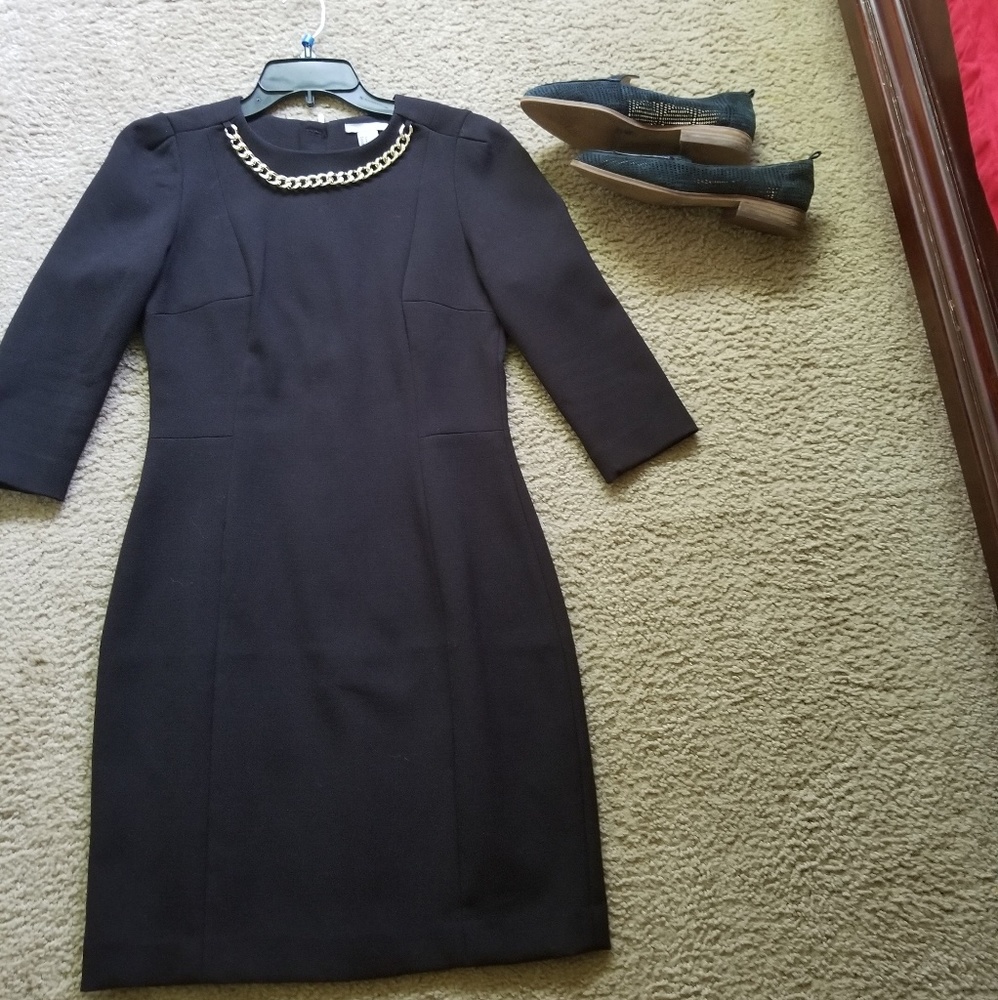 Elegant black dress with  chain H &M. Sz 8